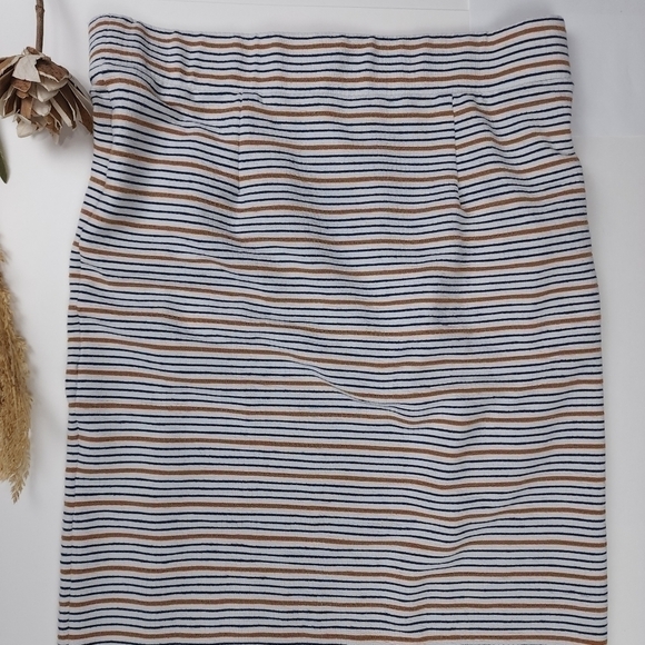 New Loft White Blue Tan Front Offset Slit Skirt Sz Medium - Picture 4 of 13